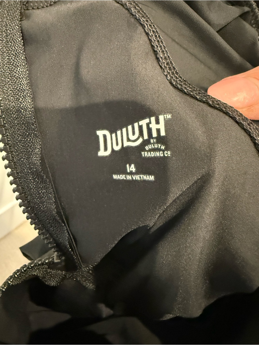 Duluth Trading Co Cropped Rash Guard - Picture 2 of 5